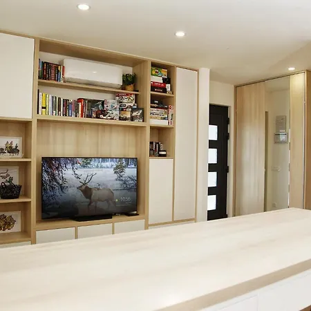 Apartment Zaza - & Style - King Bed, Modern, Parking *